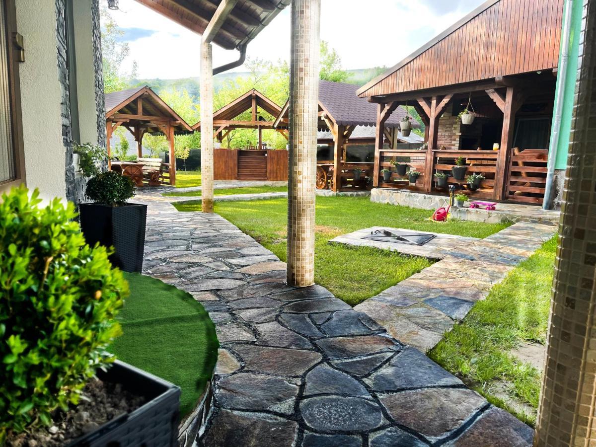 Casa La Bella Vista Hotel Moisei Bagian luar foto