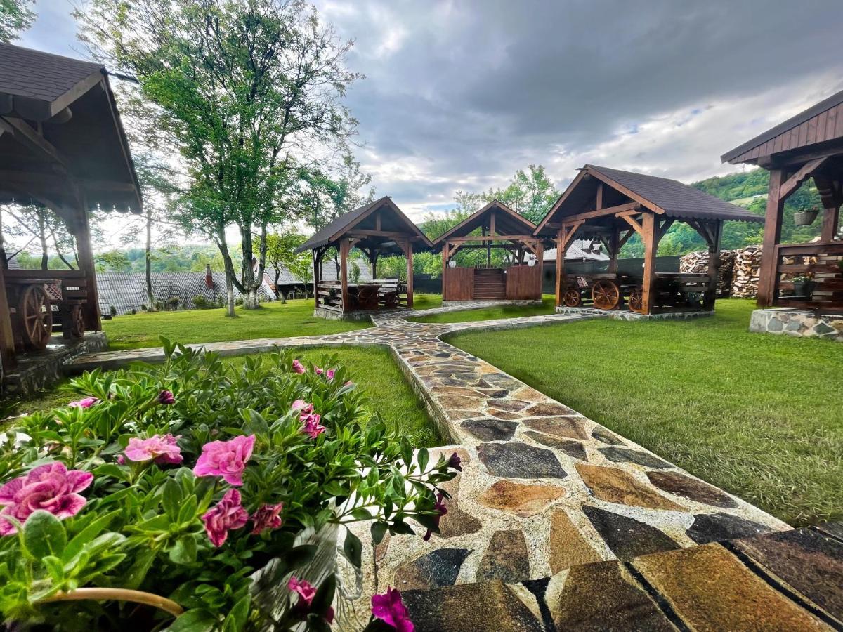 Casa La Bella Vista Hotel Moisei Bagian luar foto